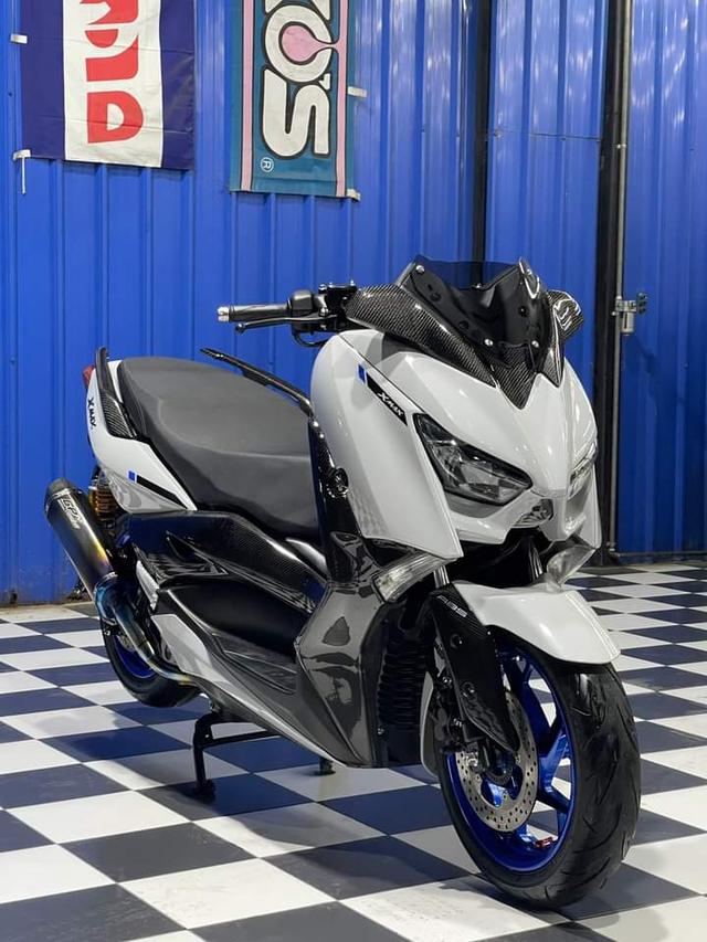 Yamaha Xmax สีเทา 3