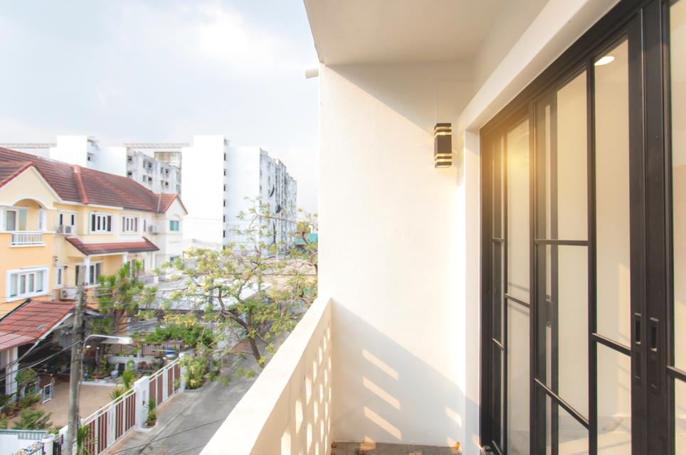ขายด่วน! ทาวน์โฮม 3 ชั้น ทำเลนวมินทร์ 135 ในหมู่บ้าน Private Villa รีโนเวทใหม่สวยๆ พื้นที่คุ้มๆ รีบทักมาจองเลยค่ะ 18