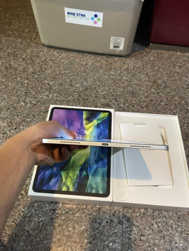 ขายiPadPro11นิ้วสีหายากSilver256กิ๊กสูนTrueมีกล่องใช้งานดีถูกมากกห