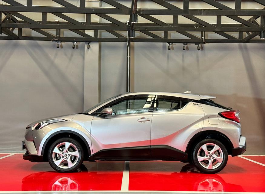 2019 TOYOTA CHR 1.8 MID รุ่น TOP เบนซิน รถมือเดียวออกป้ายแดง รถวิ่งน้อย สภาพป้ายแดง รถไม่เคยมีอุบัติเหตุครับ รูปที่ 5