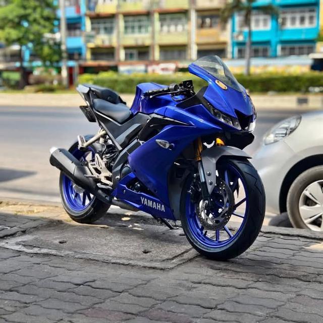 Yamaha R15 สีน้ำเงิน