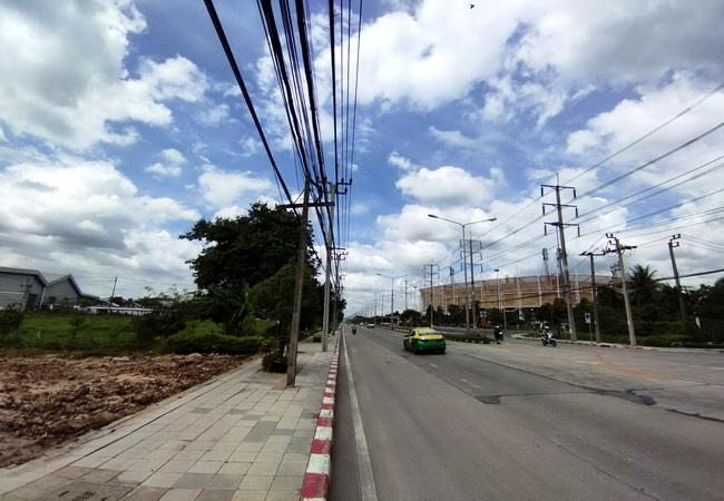 ขายที่ดิน หนองจอก ตรงข้ามบางกอกอารีน่า ติดถนนเชื่อมสัมพันธ์ เนื้อที่ 21-3-39 ไร่ 6