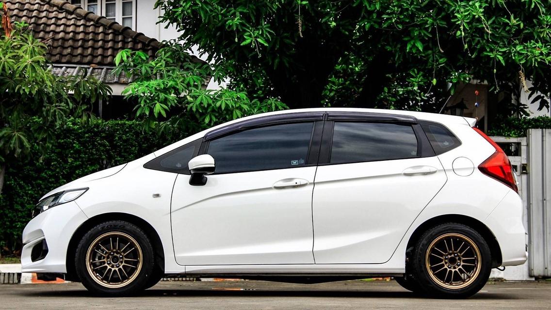 HONDA JAZZ 1.5 V i-VTEC ปี 2016 รับประกันรถสวยจริง เห็นแล้วต้องชอบ 2