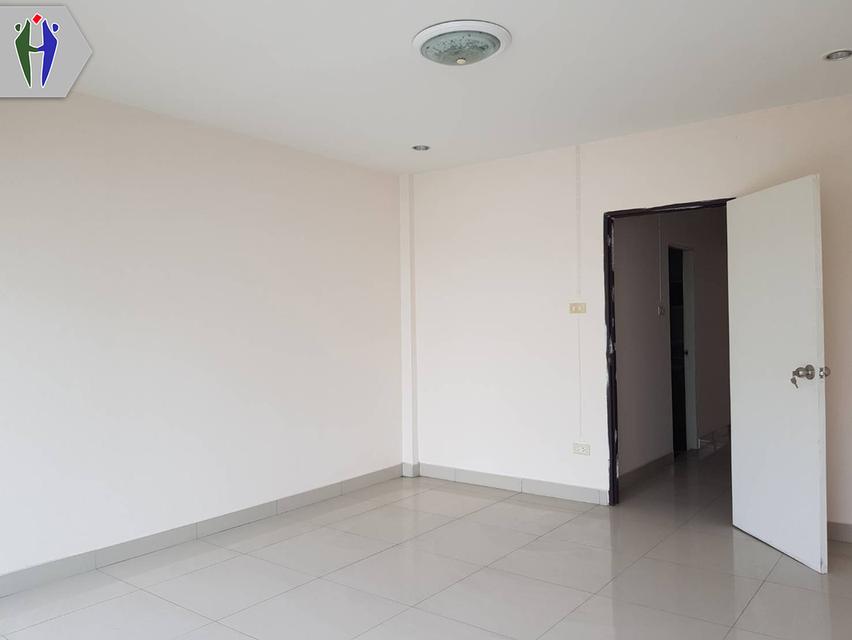 อาคารพาณิชย์ ในซอยเขาตาโลพัทยา ให้เช่า • ชั้นที่ 1 สามารถทำการค้าได้ ,ขนาด 18 ตรว. • ชั้นที่ 2 แบ่งเป็นห้อง สามารถทำเป็นออฟฟิศ หรือห้องพักอาศัยได้ ไ 11