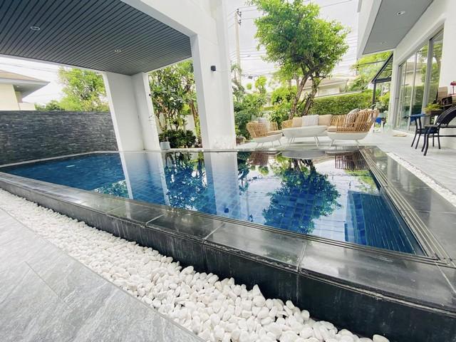 ให้เช่าบ้านเดี่ยวหลังมุม 134 ตรว. 5 ห้องนอน หมู่บ้านโนเบิลทารา พัฒนาการ สระว่ายน้ำส่วนตัว เฟอร์พร้อมอยู่ ใกล้ MRT สายสีเ 5