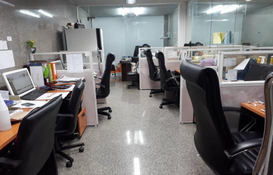 ขาย พื้นที่ สำนักงานพร้อมโต๊ะ เก้าอี้ 2