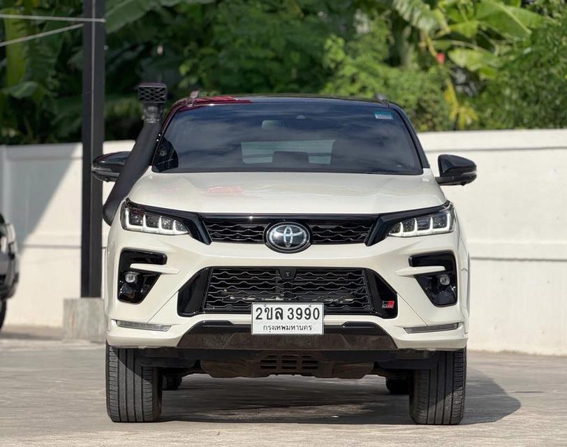 ปี 2022 TOYOTA FORTUNER, 2.8 GR SPORT BLACK TOP 4WD โฉม ปี15-ปัจจุบัน สีขาว ไมล์แท้ 44,313