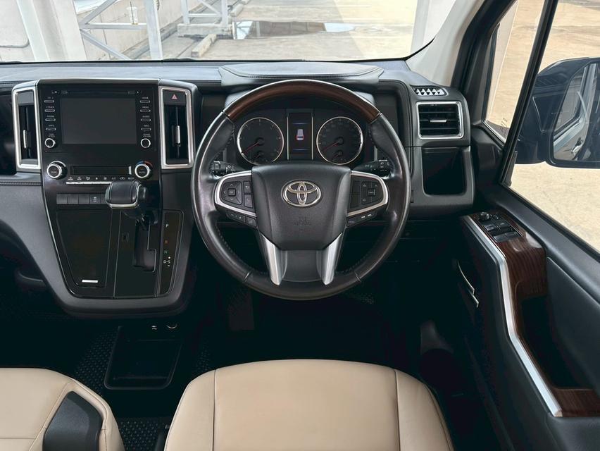 TOYOTA Majesty Model Premium 2.8L Diesel VN Turbo 13