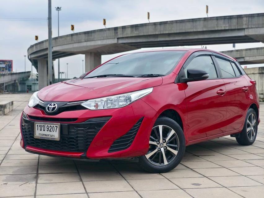 TOYOTA YARIS 1.2 MID Hatchback สีแดง ปี 2020