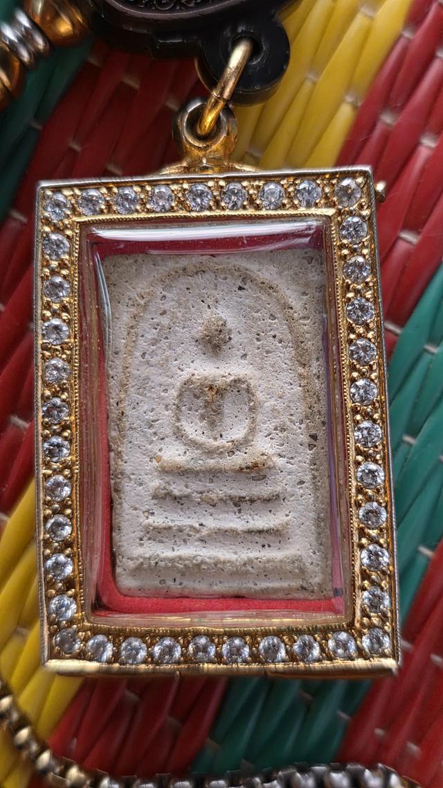 พระสมเด็จเจดีย์อกใหญ่