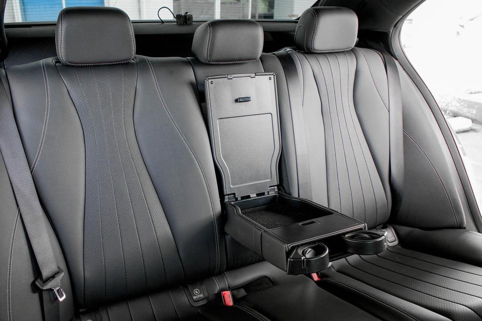 Mercedes-Benz E350e AVANTGARDE ปี 2019ไมล์ 73,xxx km.มาในราคาเพียง 739,000 บาท รูปที่ 16
