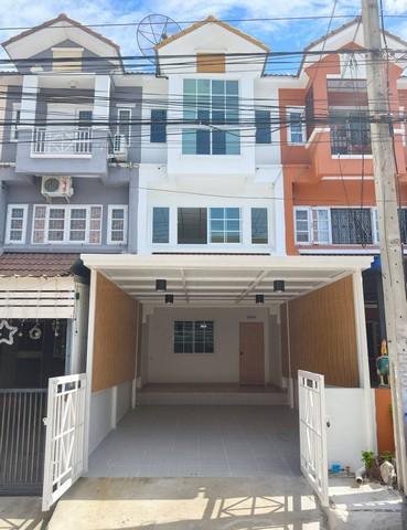 ขายทาวน์เฮ้าส์ 3 ชั้น รีโนเวทใหม่ พร้อมเข้าอยู่  หมู่บ้านลัลลี่วิลล์ 2 (Lally Ville 2) ซอยมังกร แพรกษา 2