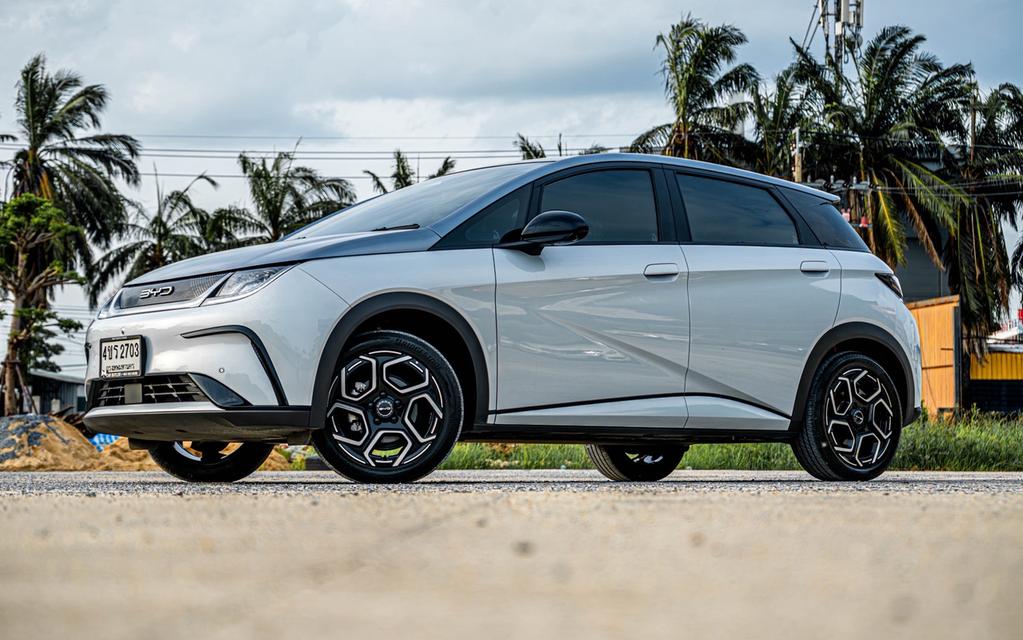 (แจ้งรหัสรถ CBL2703) BYD Dolphin Extended Range Hatchback 2023
