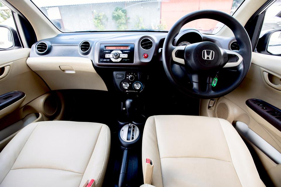 Honda Brio 1.2V ท๊อปสุด ปี 2012 เกียร์ออโต้ สีขาว กระจกไฟฟ้า 16