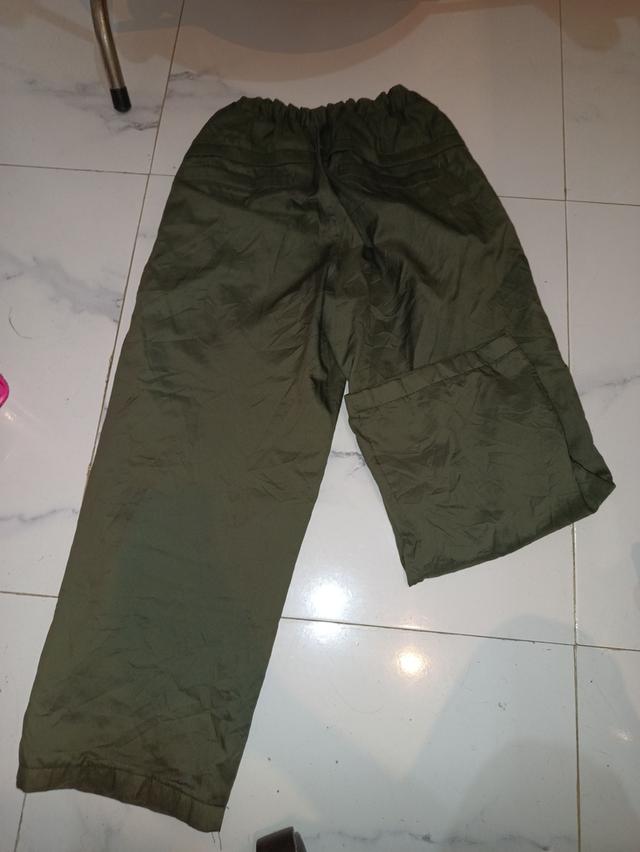 กางเกงผ้าร่ม Nike สีเขียวขี้ม้า