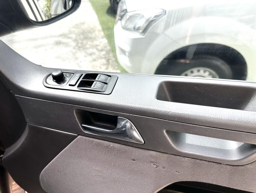 VOLKSWAGEN CARAVELLE 2.0 TDI BlueMotion ปี2013/2015