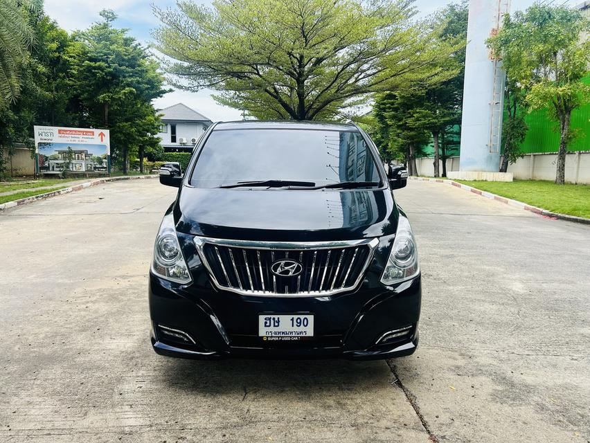 Hyundai H1 Deluxe รถบ้าน