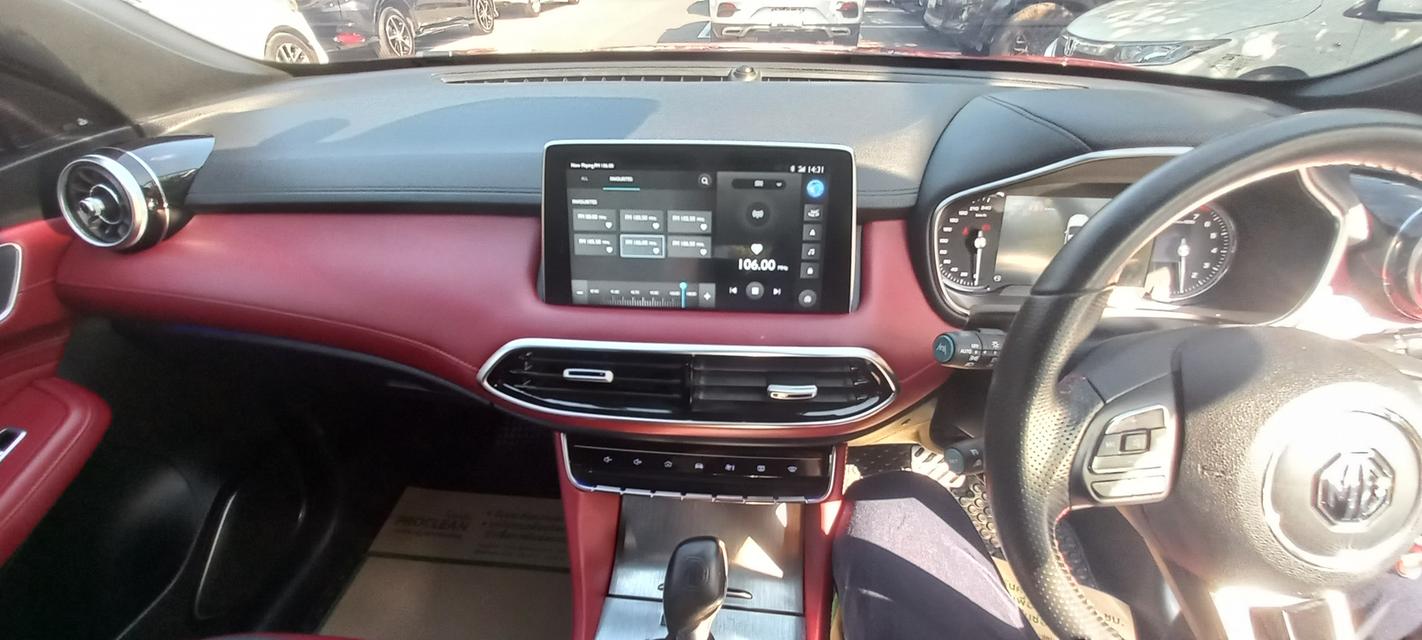 🔥 ขายด่วน! MG HS 1.5 X SUV ตัวท็อปสุด สีแดง 🔥 ✨ หลังคา Sunroof | รถบ้านมือเดียว | สภาพสวยมาก ✨ 📌 จดทะเบียน: ม.ค. 2021 📌 เครื่องยนต์: เบนซิน 1.5 Tu 9