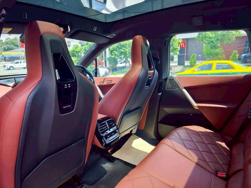 รหัสรถ KPV7777 2023 BMW iX xDrive50  M Sport สีเทา Storm Bay 11