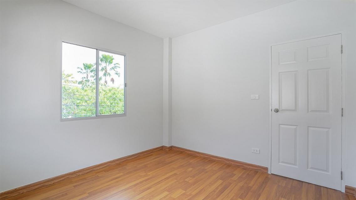 +ขายบ้านมือสองตกแต่งใหม่ หลังมุม โครงการ กฤษดา ลากูน ปิ่นเกล้า – พระราม 5 (Krisada Lagoon Pinklao Rama 5) เนื้อที่ 54.1 ตร.ว.ใกล้จุดขึ้นทางด่วนศรีรัช 16