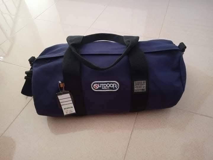 OUTDOOR / CORDURA กระเป๋าทรงกลมหมอน คลอสบอดี้+ถือได้ สีโทนม่วงกรม สภาพดี สะอาด ขอบมุมสวย ไม่ขาด