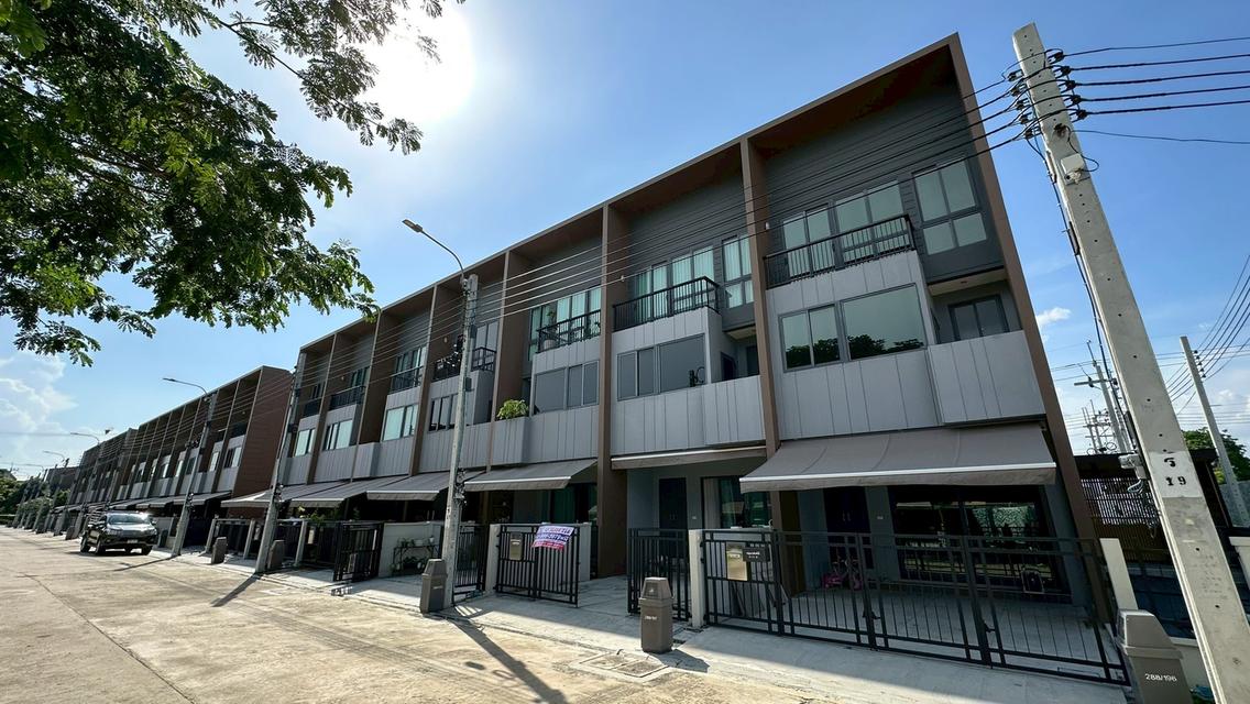 หมู่บ้านบ้านกลางเมือง ดิอิดิชั่น ประชาอุทิศ ซอยประชาอุทิศ 33 ถนนประชาอุทิศ แขวงบางมด เขตทุ่งครุ กรุงเทพมหานคร