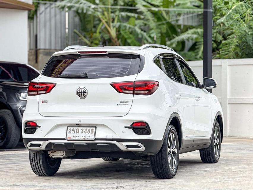 ปี 2020 MG ZS, 1.5 D+ โฉม ปี17-ปัจจุบันสีขาว จดทะเบียน ปี 21 เครื่องยนต์เบนซินเลขไมล์ 46,910 km. มือเดียวป้ายแดง