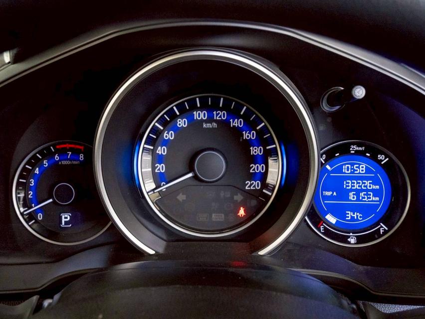 Honda Jazz 1.5SV ปี จด 2015 12