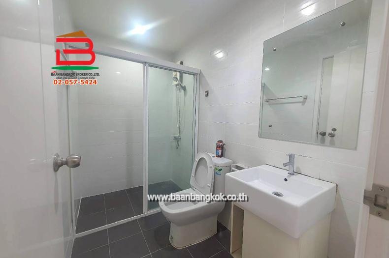 ทาวน์โฮม เดอะคอนเนค 12 รามอินทรา 65 แยก 2-2-2 (ใกล้เพลินนารี่มอลล์) เนื้อที่ 21.4 ตรว. แขวงท่าแร้ง เขตบางเขน 8