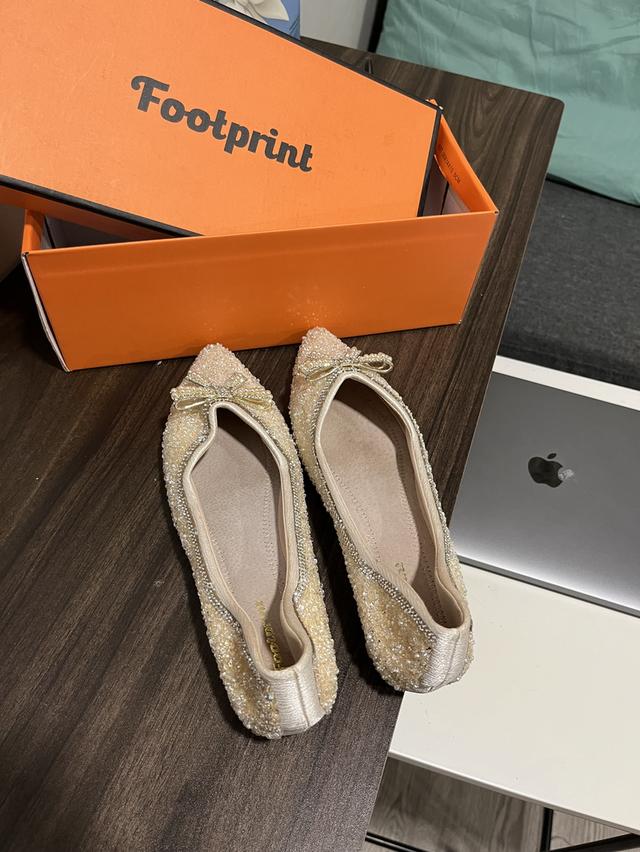 Gray sparkling shoe.:. รูปที่ 4