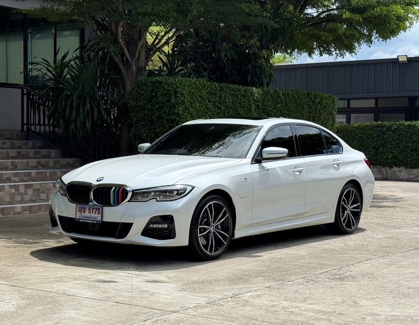 2021 BMW 330e MSPORT G20 รถมือเดียวออกป้ายแดง รถวิ่งน้อย เข้าศูนย์ทุกระยะ รถไม่เคยมีอุบัติเหตุครับ รูปย่อยที่ 4