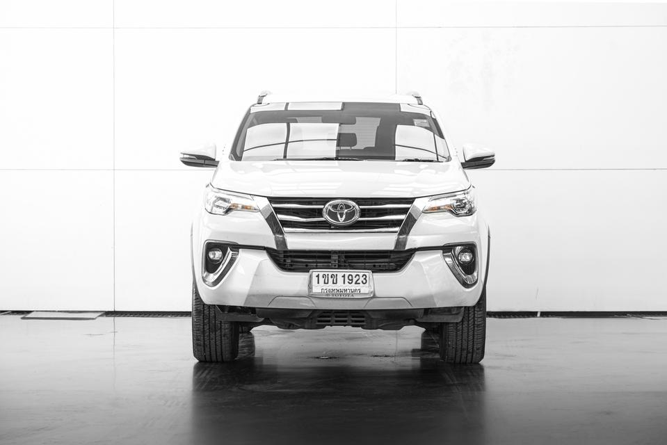2020 TOYOTA FORTUNER 2.4 V 2WD SUV สีขาว เลขไมล์ 118221 กม.