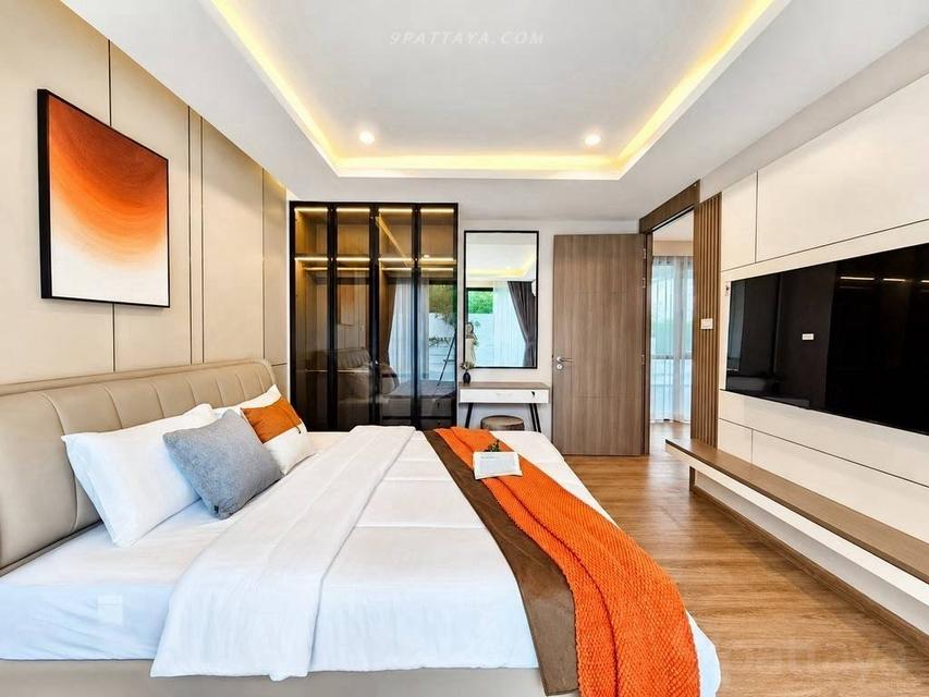 For Sale — Pool Villa near Jomtien BeachSpecial price pool villa in Soi Chaiyapruek, 1.5 km Jomtien Beach. Land size: 93.5 sq.wah 236 sq.m. 4 bedrooms 11