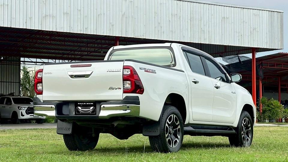 Toyota Hilux Revo 2.4 4Dr Double Cab Prerunner High A/T  5