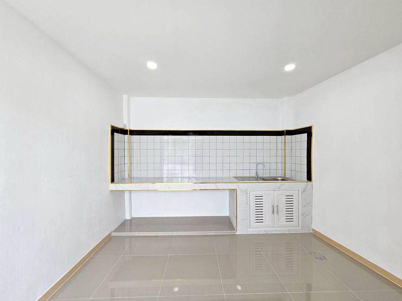 หมู่บ้านบัวทอง2  ติดรถไฟฟ้าสายสีม่วง สถานีคลองบางไผ่ ทาวน์เฮาส์ 2 ชั้น 15