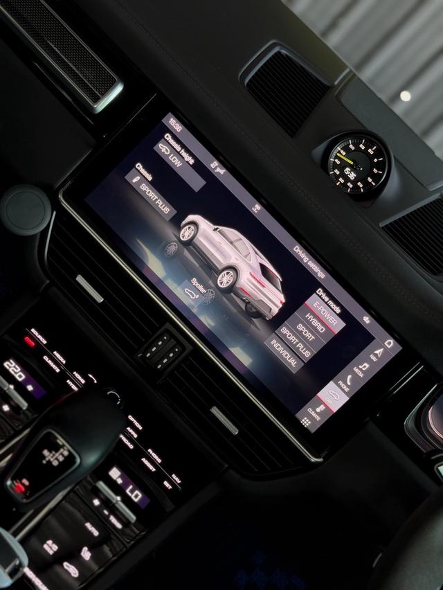 Porsche CAYENNE 3.0 HYBRID COUPE 9