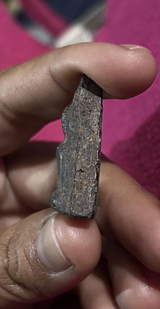 พระนางพญา พิษณุโลก พิมพ์เข่าโค้ง 4