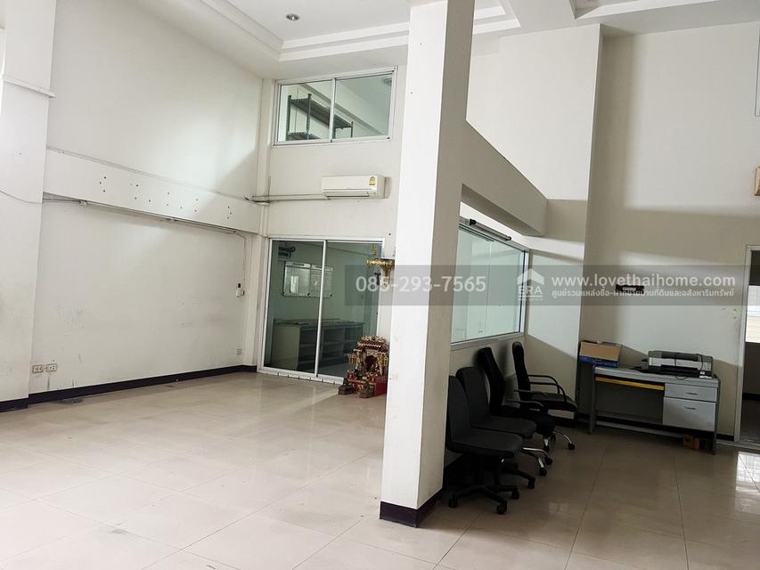 ขายตึกแถว 4.5 ชั้น ติดถนนสามวา โครงการนิรันดร์สิริ เฟส3 มีนบุรี มี 4 คูหา พื้นที่ 123 ตารางวา ทำเลดีมาก ใกล้โรงเรียนเอกบูรพาวิเทศศึกษา 6