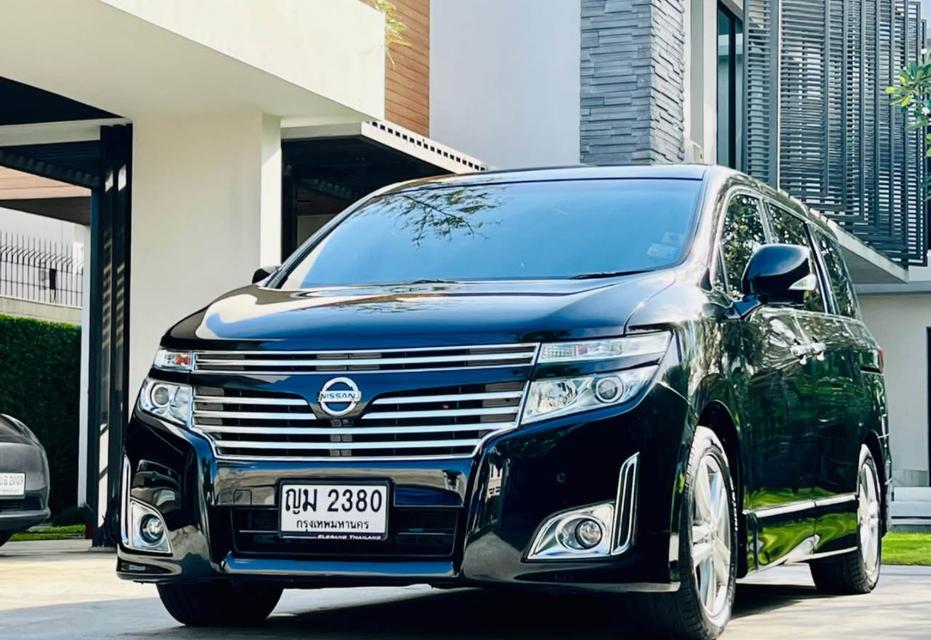 ส่งต่อ Nissan Elgrand E52 ปี 2011 ตัว Top