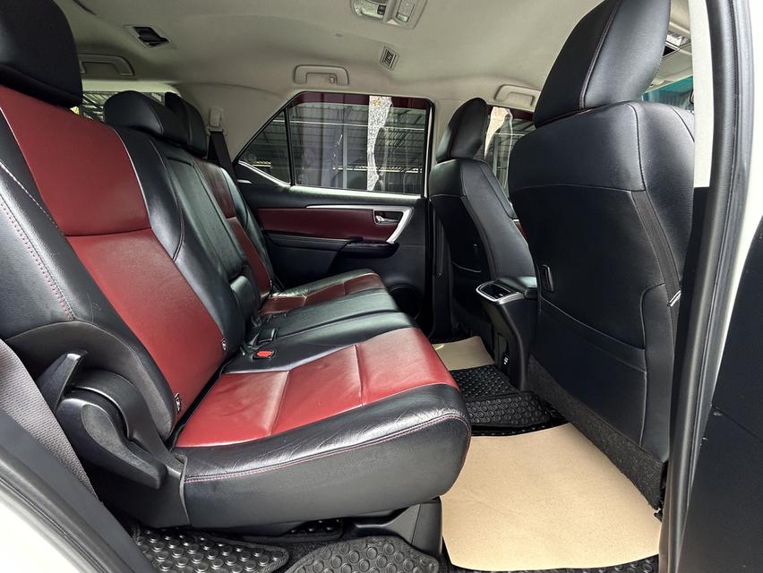 TOYOTA FORTUNER 2.8 TRD SPORTIVO 2WD AT ปี2017 รูปย่อยที่ 3