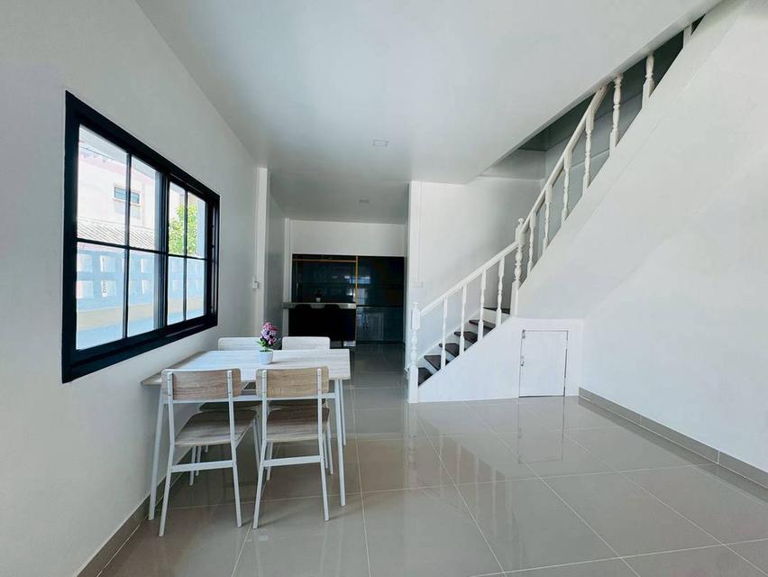 หมู่บ้านธารทอง2  ซอยวัดลาดปลาดุก ทาวน์เฮาส์ 2 ชั้นหลังมุมถนนเมน ห่างจากปากซอยวัดลาดปลาดุกเพียง 1 กม. 8
