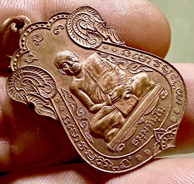 เหรียญหลวงปู่บุญหนา ธมฺมทินฺโน รุ่น ตำรวจพังโคน เนื้อทองแดง หมายเลข772 รูปที่ 3