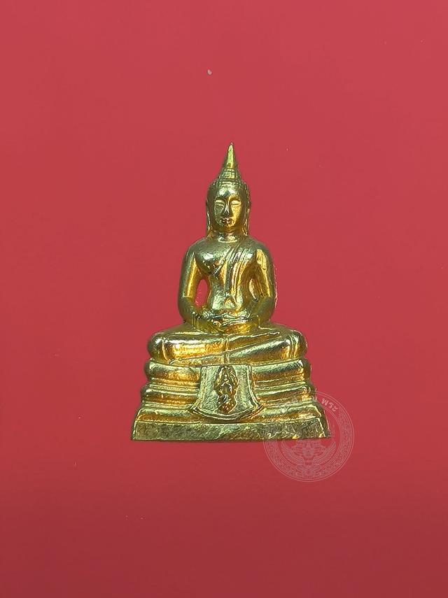 พระกริ่งพระพุทธโสธร รุ่นสร้างพระอุโบสถ (พร้อมกล่องเดิม) เนื้อกะไหล่ทอง วัดโสธรวรารามวรวิหาร จ.ฉะเชิงเทรา ปี 2545 (หลายเกจิร่วมปลุกเสก) รูปย่อยที่ 2
