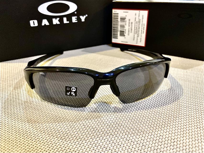 ขายแว่นกันแดด  OAKLEY ของแท้ ของใหม่ อุปกรณ์ครบ มีใบรับประกัน 2