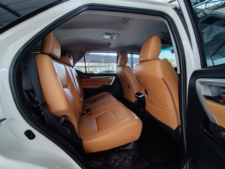 รถยนต์มือสองสภาพพร้อมใช้งาน 9