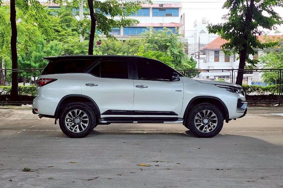Toyota Fortuner 2.4 V 4WD AT ปี 2021 4