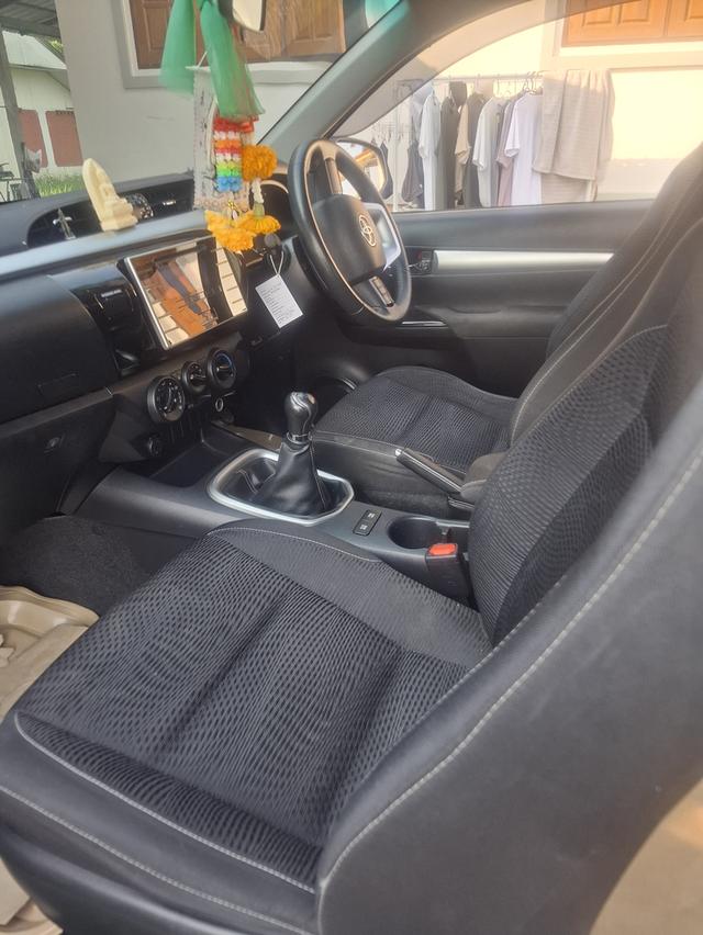 รถยนต์กระบะ โตโยต้ารีโว่ดับเบิ้ลแคป ตัวE ปี2017  ออกศูนย์ป้ายแดง เจ้าของขายเอง รูปที่ 4