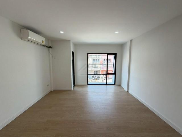 ขายทาวน์โฮม 2 ชั้น 18 ตรว. โครงการเฟิสท์โฮม ถนนวัชรพล ซอยวัชรพล1 ทำเลดี หลังตลาดถนอมมิตร ใกล้ทางด่วน 7