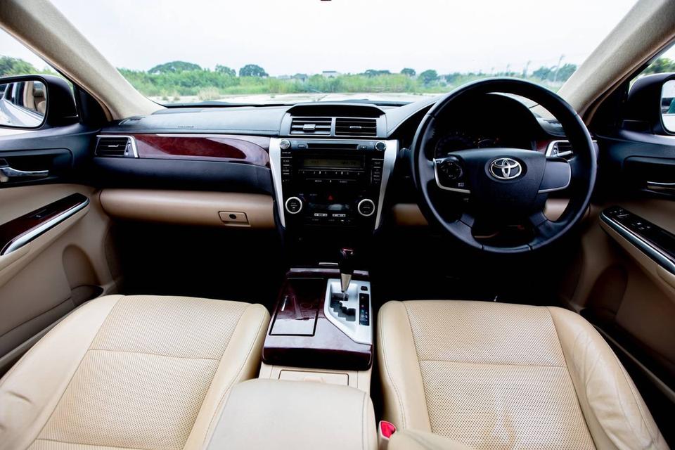 Toyota Camry 2.0G ปี 2013 สีบรอนซ์ มือเดียวป้ายแดง 14