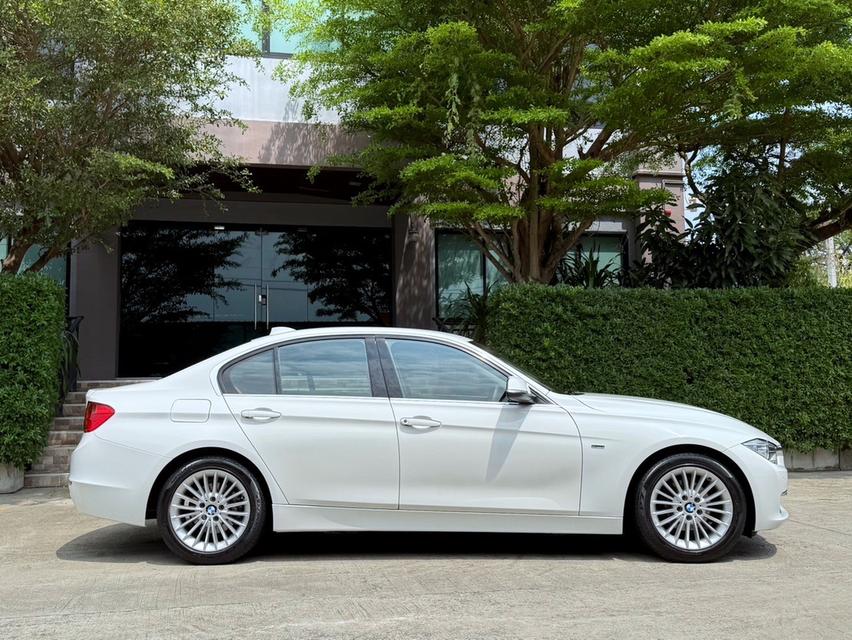 BMW F30 320 รถมือเดียวออกป้ายแดง รถวิ่งน้อยเพียง 7X,XXX กม เข้าศูนย์ทุกระยะ รถไม่เคยมีอุบัติเหตุครับ 2